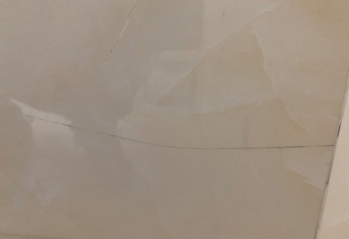 瓷磚開裂了怎么辦？瓷磚裂痕如何防治